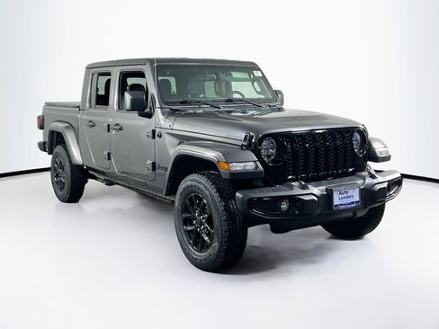 Used 2022 Jeep Gladiator Sport image 3