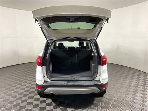 Used 2019 Ford Escape SE image 12