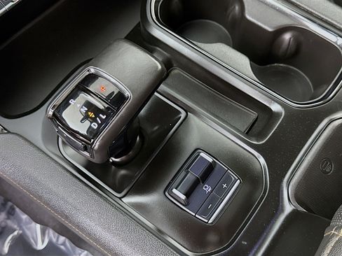 Used 2022 GMC Sierra 1500 AT4 w/ AT4 Preferred Package image 18