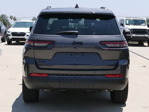 New 2026 Jeep Grand Cherokee L Limited w/ Limited Altitude Package AWD/4WD image 4