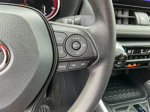 Used 2025 Toyota RAV4 XLE image 24