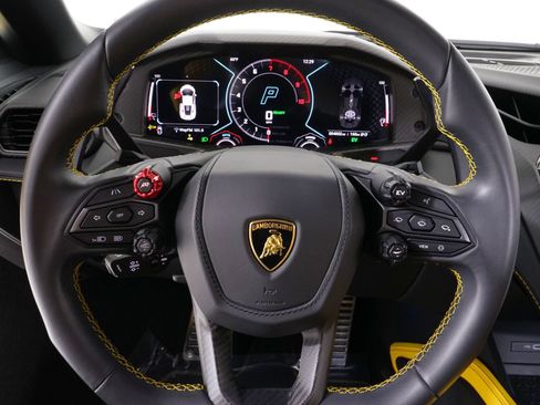 Used 2025 Lamborghini Revuelto AWD/4WD image 21