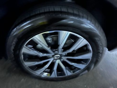 Certified 2025 Volvo XC60 B5 Plus image 9