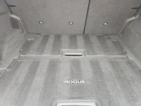 Used 2025 Nissan Rogue SL w/ Tech Package FWD image 34