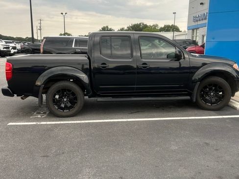 Used 2019 Nissan Frontier SV w/ Value Truck Package RWD image 5
