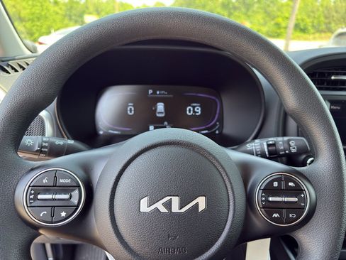 Used 2025 Kia Soul LX w/ LX Technology Package FWD image 18