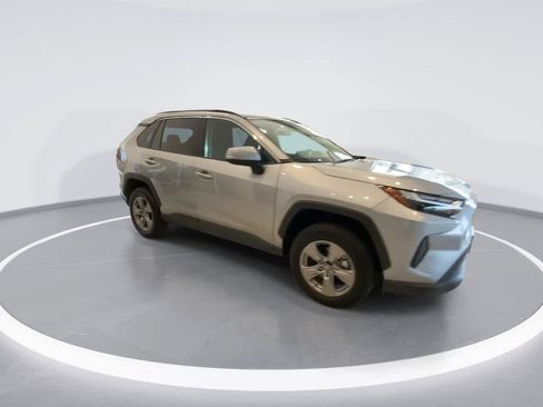 Used 2025 Toyota RAV4 XLE AWD/4WD image 2