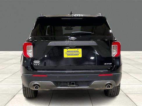 Certified 2022 Ford Explorer XLT w/ Equipment Group 202A image 4