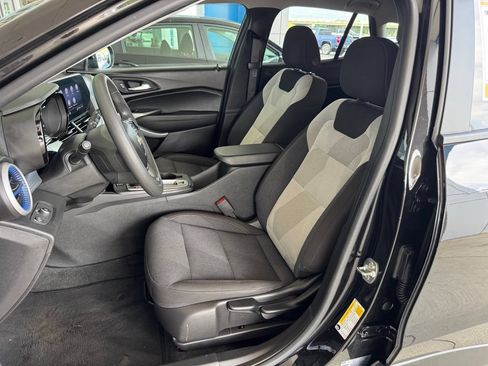 Used 2024 Chevrolet Trax LS w/ LS Convenience Package FWD image 16