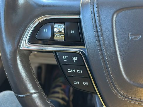 Used 2017 Lincoln Continental Reserve w/ Climate Package image 20