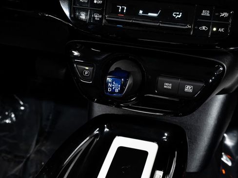 Used 2017 Toyota Prius Three image 16