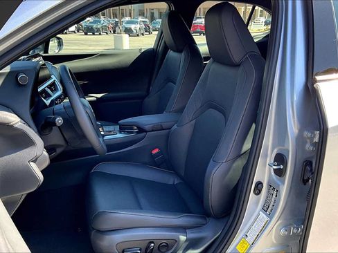 Used 2025 Lexus UX 300h FWD w/ Accessory Package (Z2) image 18