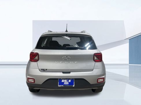 Used 2025 Hyundai Venue SEL image 4