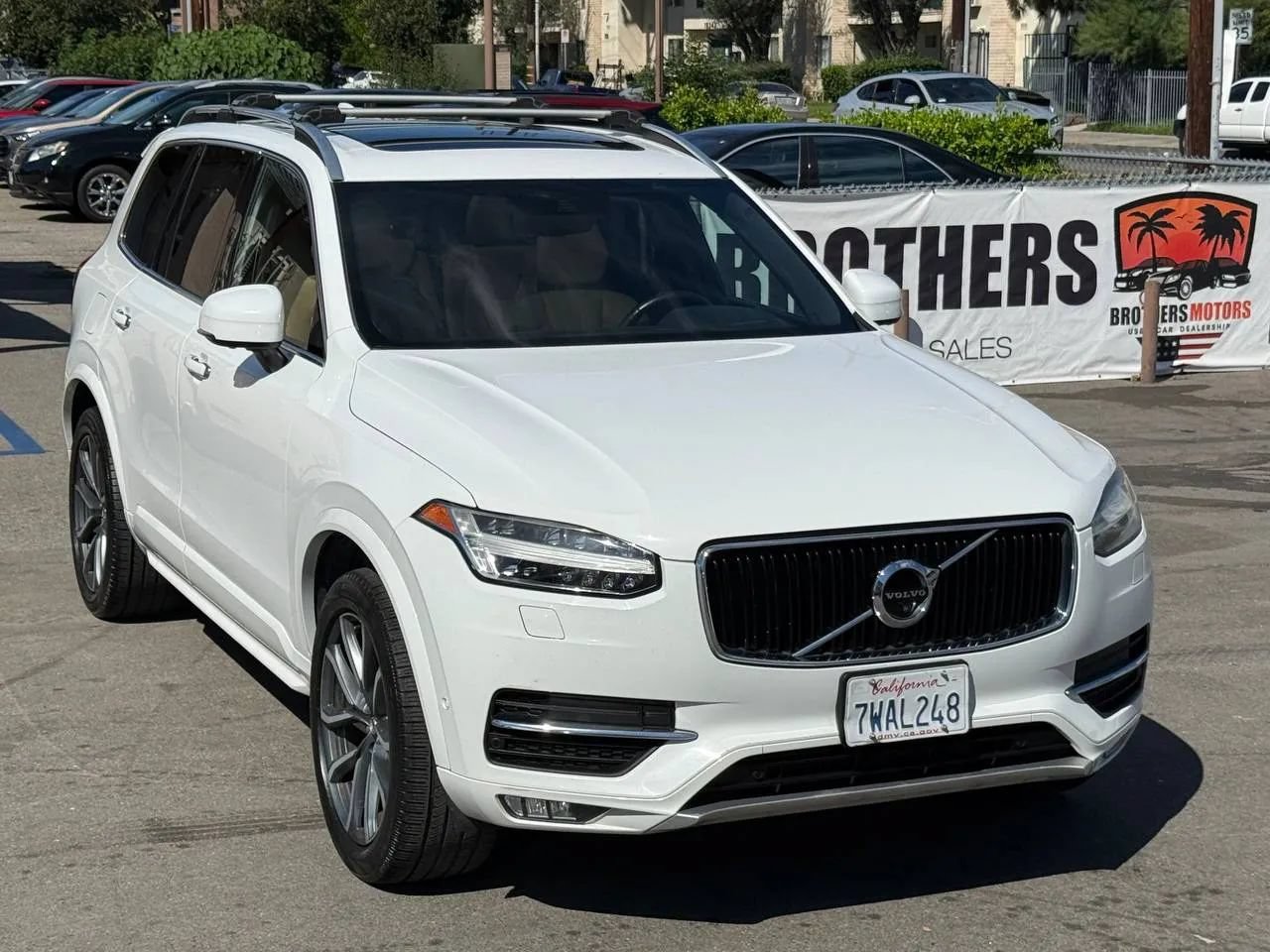 Used 2017 Volvo XC90 T6 Momentum w/ Vision Package AWD/4WD image 4