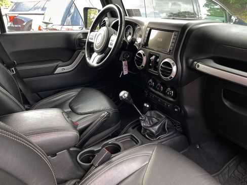 Used 2016 Jeep Wrangler Unlimited Rubicon AWD/4WD image 34