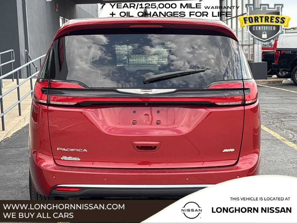 Used 2025 Chrysler Pacifica Select AWD/4WD image 4