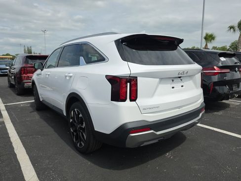 Certified 2024 Kia Sorento EX w/ Panoramic Sunroof Package FWD image 15