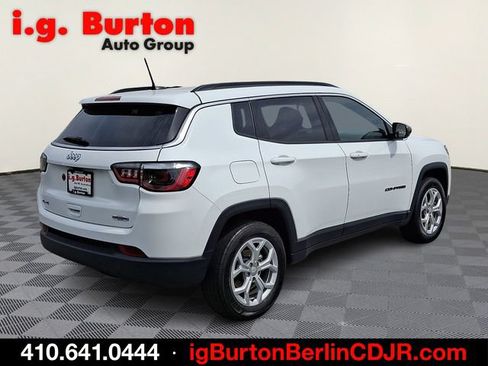 Used 2024 Jeep Compass Latitude AWD/4WD image 6