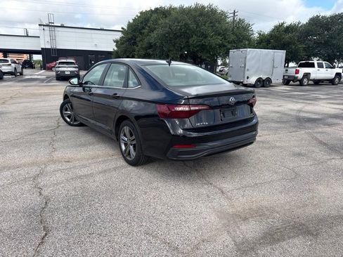 Used 2024 Volkswagen Jetta SE FWD image 5