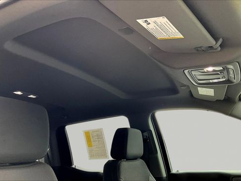 Used 2022 Chevrolet Silverado 1500 Custom image 19