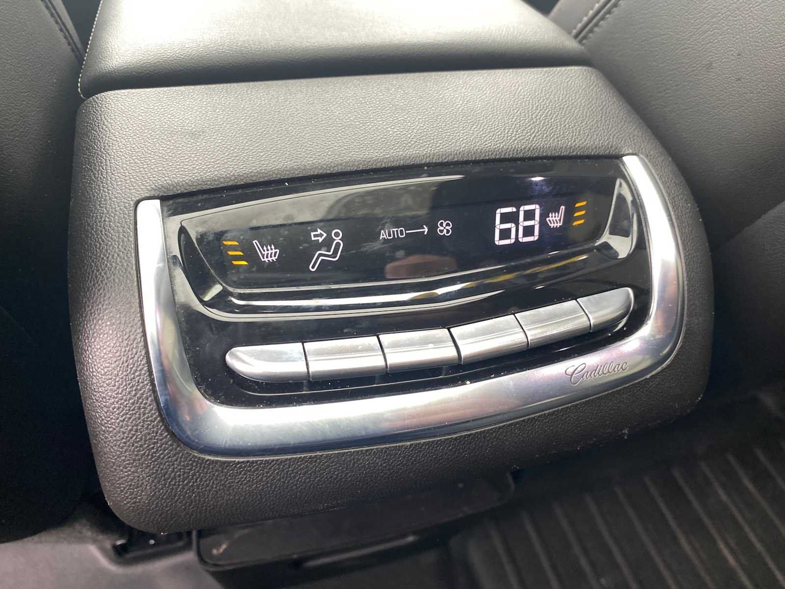 Used 2023 Cadillac XT6 Premium Luxury w/ Technology Package AWD/4WD image 32