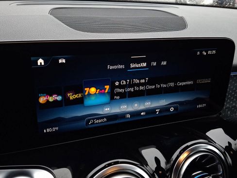 Used 2024 Mercedes-Benz GLB 250 4MATIC image 16