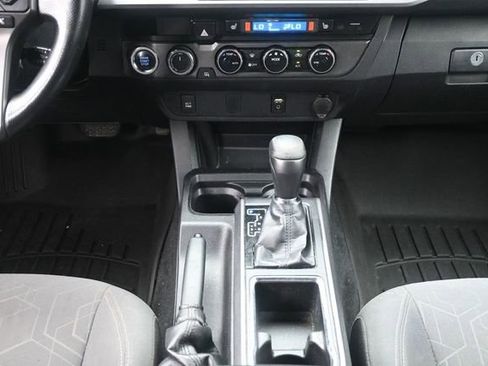 Used 2016 Toyota Tacoma TRD Sport AWD/4WD image 21