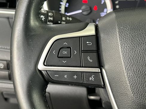 Used 2023 Toyota Highlander XLE AWD/4WD image 28