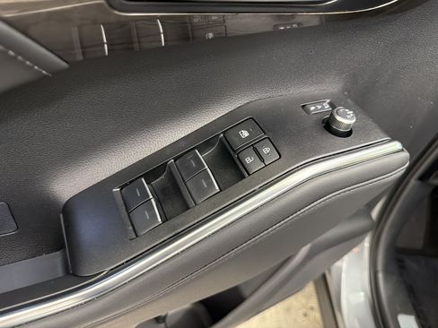 Used 2026 Toyota Highlander Limited AWD/4WD image 12