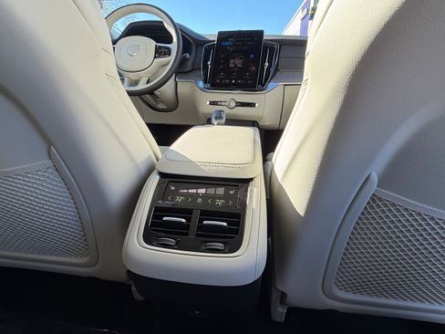 New 2026 Volvo XC90 B6 Ultra w/ Lounge Package AWD/4WD image 12