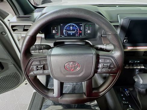 Certified 2024 Toyota Tacoma SR5 AWD/4WD image 11