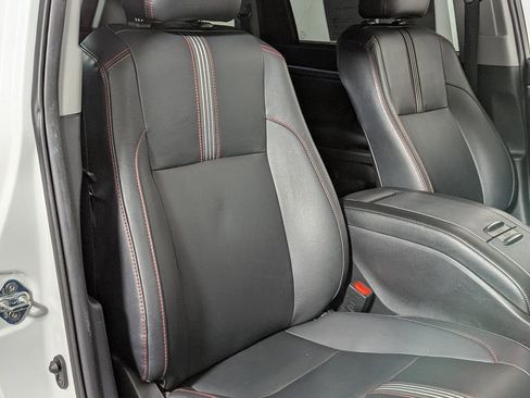 Used 2019 Toyota Highlander SE image 24