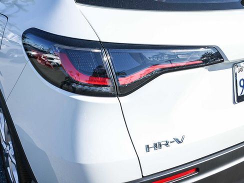 Used 2025 Honda HR-V LX image 8
