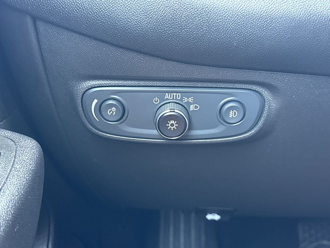 Used 2020 Chevrolet Equinox LT AWD/4WD image 33