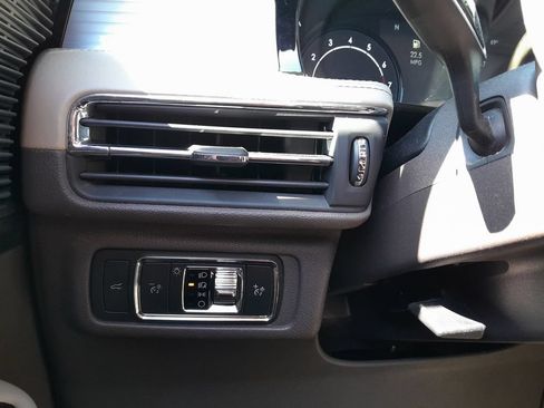Used 2021 Lincoln Corsair AWD w/ Premium Package image 15