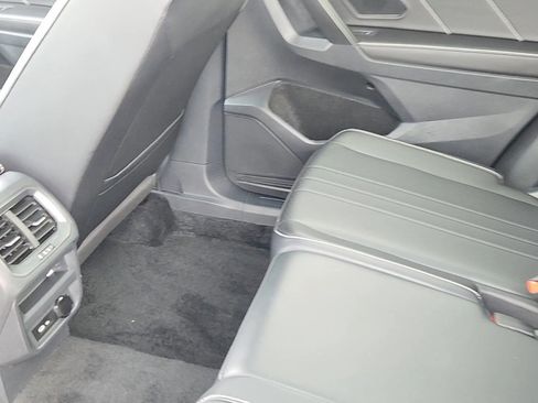 Used 2024 Volkswagen Tiguan SE R-Line image 15