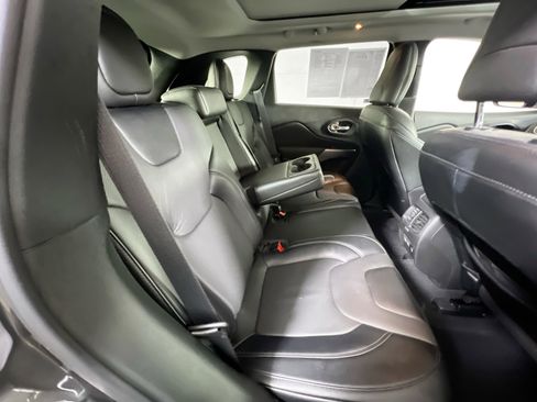 Used 2022 Jeep Cherokee Limited image 26