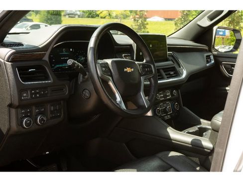 Used 2022 Chevrolet Tahoe LT w/ LT Signature Package image 11