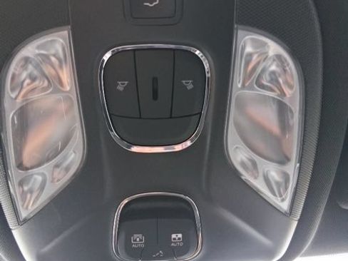 Used 2024 Jeep Compass Latitude w/ Sun and Sound Group AWD/4WD image 35