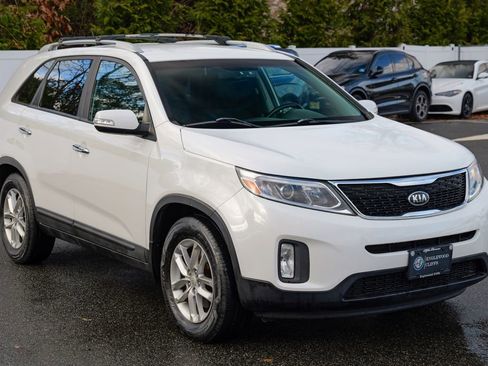 Used 2014 Kia Sorento LX image 9