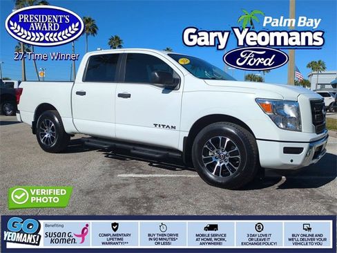 Used 2024 Nissan Titan SV w/ SV Convenience Package image 1