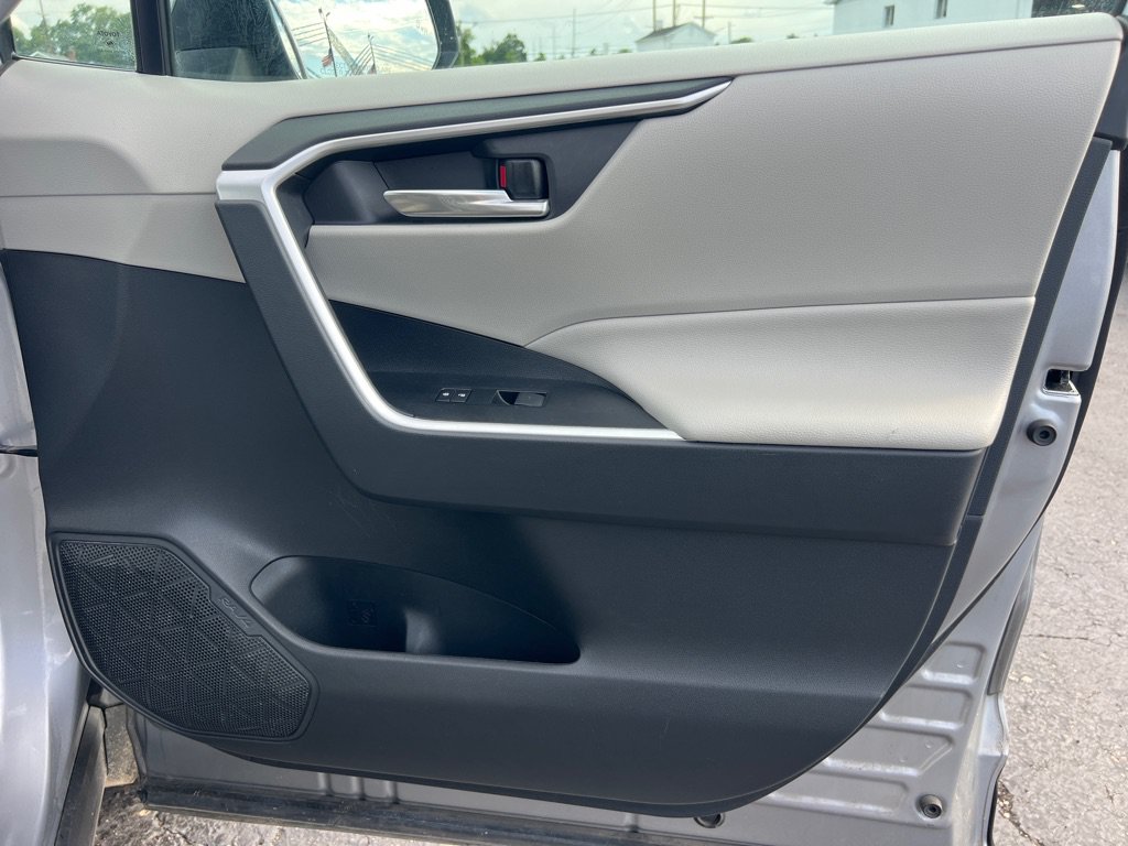 Used 2021 Toyota RAV4 XLE AWD/4WD image 19