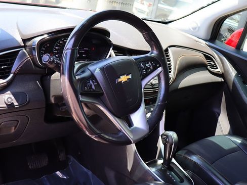 Used 2019 Chevrolet Trax LT w/ LT Convenience Package FWD image 37