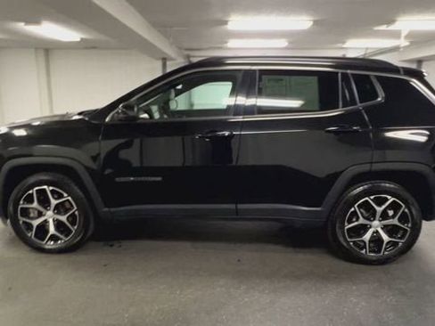 Used 2024 Jeep Compass Latitude AWD/4WD image 5