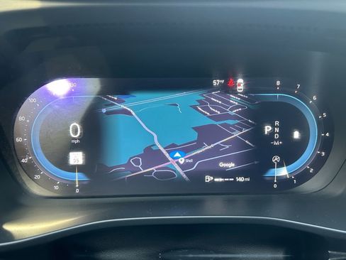 Used 2023 Volvo XC40 B5 Plus image 16