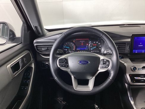 Used 2023 Ford Explorer XLT w/ Equipment Group 202A AWD/4WD image 23