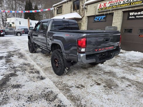 Used 2018 Toyota Tacoma TRD Sport image 5