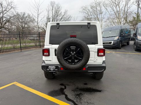 Used 2023 Jeep Wrangler Altitude image 6