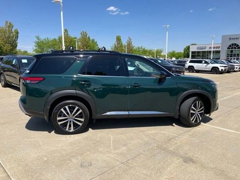 Used 2025 Nissan Pathfinder Platinum w/ Cargo Package AWD/4WD image 5