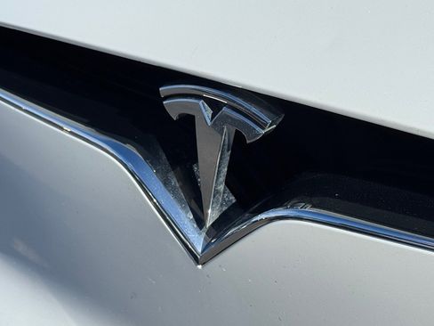 Used 2018 Tesla Model X image 4